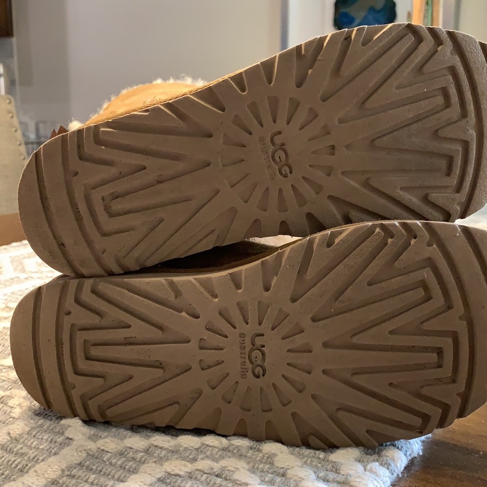 Ugg Size 6 - image 4